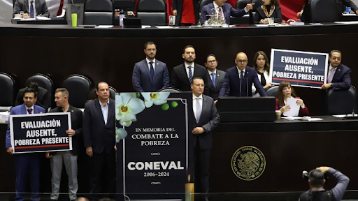 Legisladores de la oposición se manifiestan en contra de la desaparición del CONEVAL