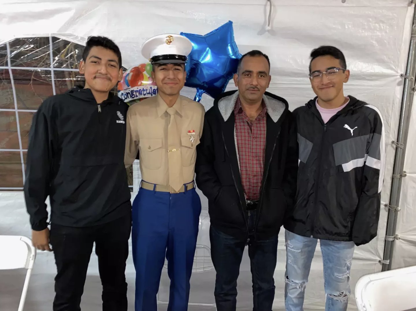 Narciso Barranco y sus hijos, los 3 miembros de la marina de EE.UU. / @emptywheel en X
