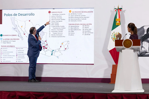 La presidenta de la república y el secretario de economía