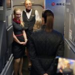 Claudia Sheinbaum aborda un avión hacia Canadá