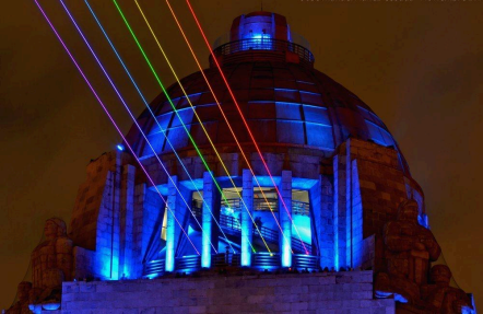 Monumento a la Revolución con espectáculo de luces